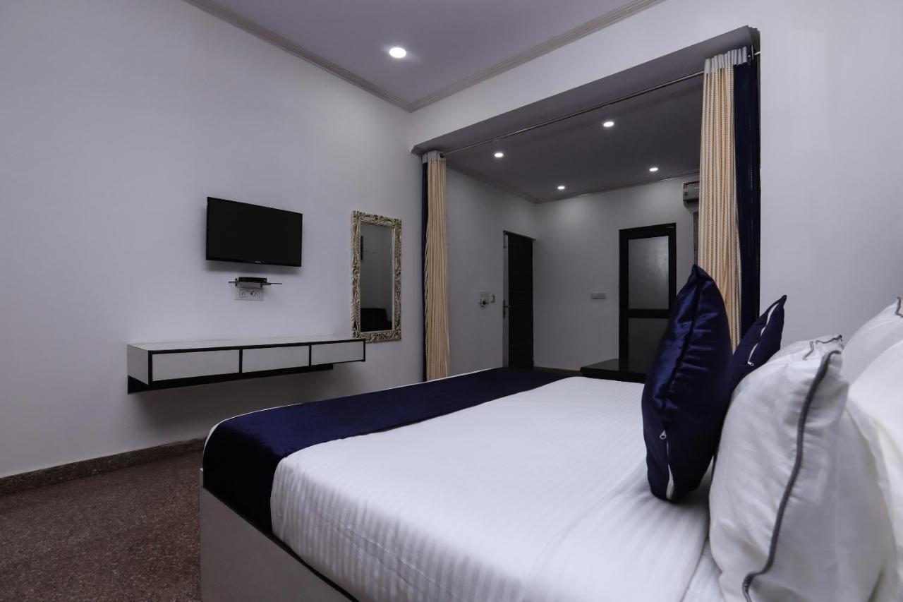 Hotel Vizima Palace - Near Wave City Center Metro Station Noida Exteriér fotografie
