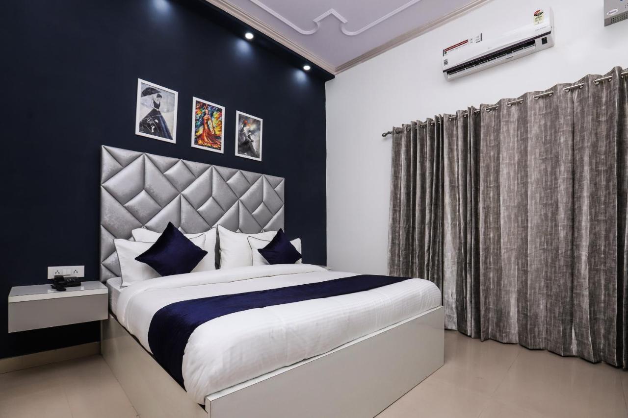 Hotel Vizima Palace - Near Wave City Center Metro Station Noida Exteriér fotografie