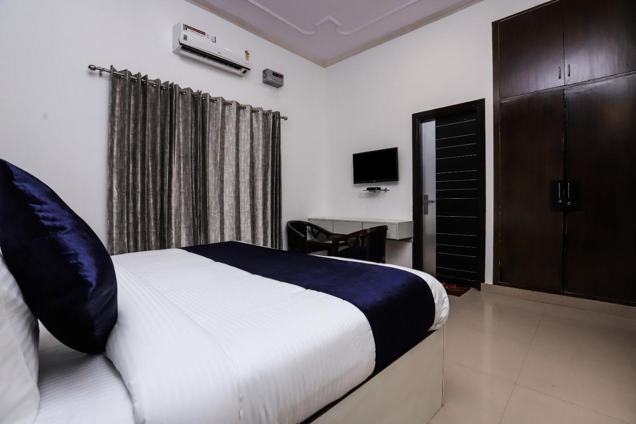 Hotel Vizima Palace - Near Wave City Center Metro Station Noida Exteriér fotografie