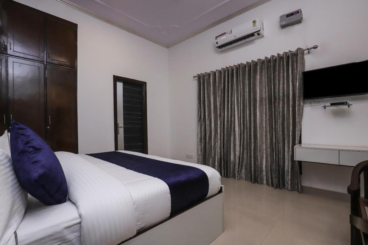 Hotel Vizima Palace - Near Wave City Center Metro Station Noida Exteriér fotografie